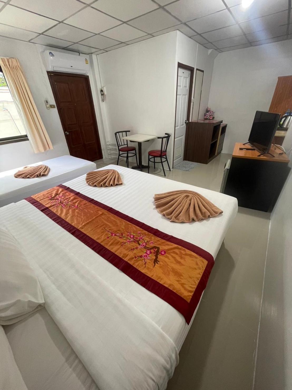 Jj Karon Beach Hotel エクステリア 写真