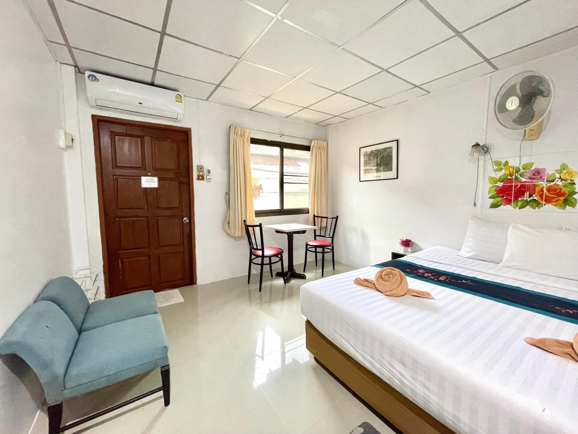 Jj Karon Beach Hotel エクステリア 写真